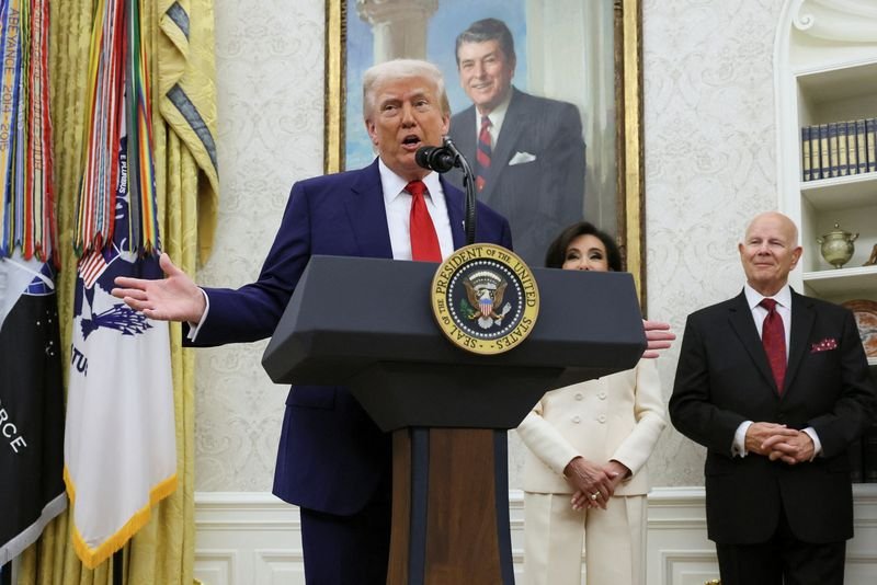 Thuế quan của ông Trump trước phán quyết của Tòa Tối cao Mỹ: Giới chuyên gia cũng không dám chắc điều gì sẽ xảy ra- Ảnh 1.