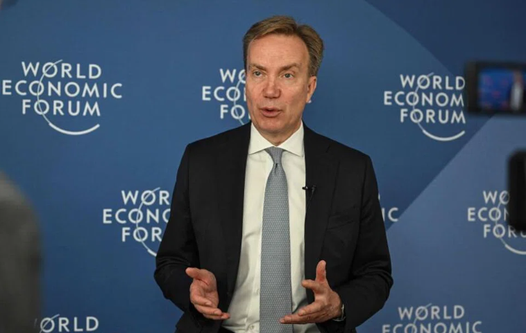 Chủ tịch Diễn đàn Kinh tế Thế giới cảnh báo 3 “bong bóng” tiềm ẩn trong nền kinh tế toàn cầu- Ảnh 1.