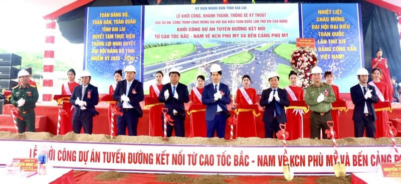 Gia Lai khởi công tuyến đường hơn 2.114 tỷ đồng nối cao tốc Bắc – Nam với bến cảng Phù Mỹ- Ảnh 1.
