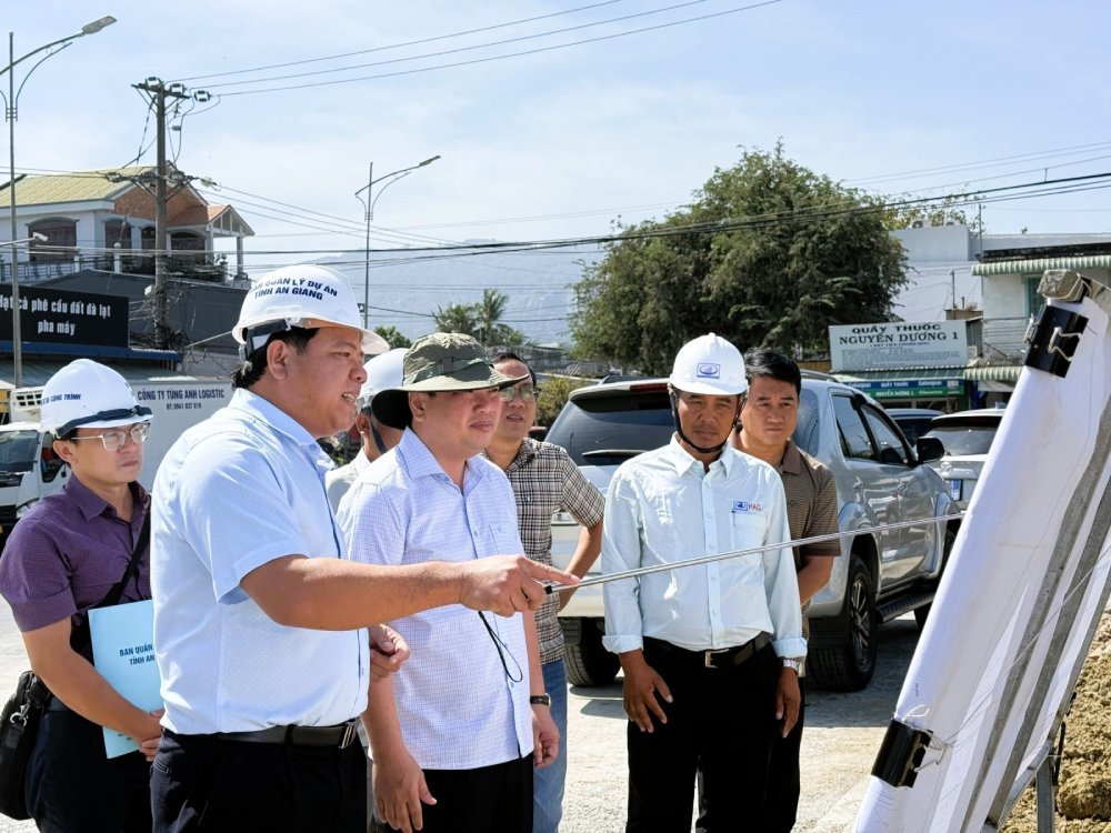 Loạt dự án trọng điểm được An Giang thúc tiến độ ngay đầu năm- Ảnh 1. Loạt dự án trọng điểm được An Giang thúc tiến độ ngay đầu năm- Ảnh 1.