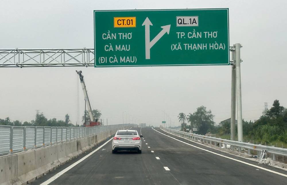 Chỉ còn ít ngày, cao tốc Cần Thơ - Cà Mau sẽ thông xe tuyến chính, TP.HCM về Cà Mau chỉ còn 4 giờ- Ảnh 1.