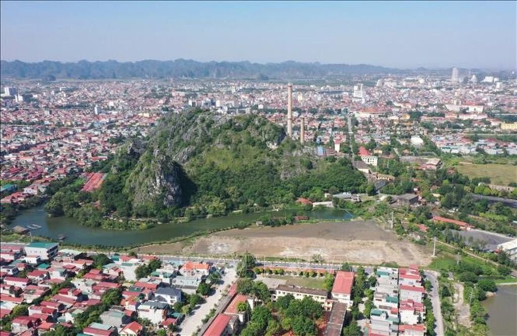 ninh-binh-tung-ro-hang-dat-dau-gia-gan-350-lo-khoi-diem-tu-5-trieu-m2-1