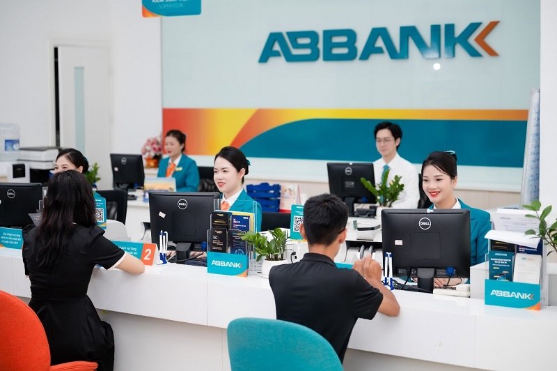 Lãi nghìn tỷ, nợ xấu giảm, ABBank vẫn đối mặt bài toán dự phòng và nguồn thu phụ thuộc yếu tố bất thường- Ảnh 1.