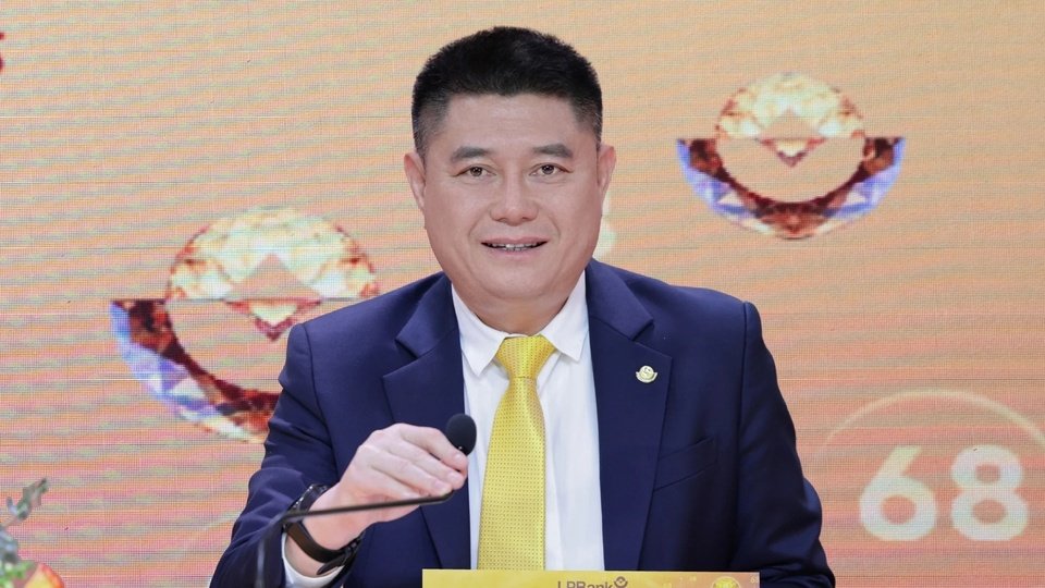 Ông Nguyễn Đức Thụy và con trai nắm gần 27% vốn tại Chứng khoán LPBank- Ảnh 1.