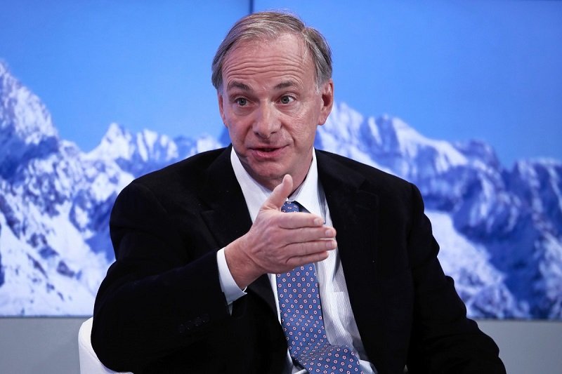Tỷ phú Ray Dalio: “Vàng vẫn là đồng tiền an toàn nhất”, cảnh báo thế giới tiến gần một “cuộc chiến vốn”- Ảnh 1.