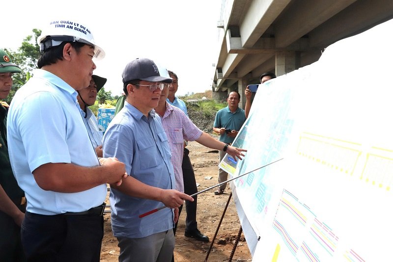 An Giang thúc tiến độ cao tốc 44.691 tỷ, yêu cầu không để giá vật liệu làm chậm tiến độ- Ảnh 2. An Giang thúc tiến độ cao tốc 44.691 tỷ, yêu cầu không để giá vật liệu làm chậm tiến độ- Ảnh 2.