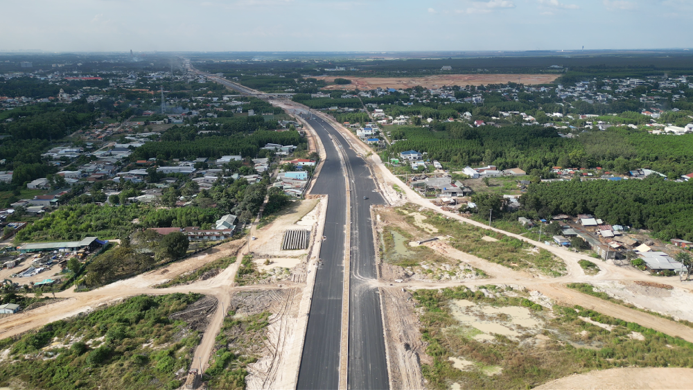Hơn 1.250km cao tốc đang thi công, nhiều dự án lớn chuẩn bị khởi công năm 2026- Ảnh 1.