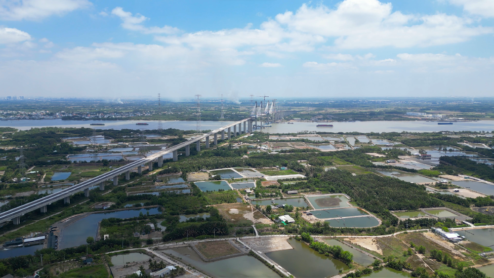 Cây cầu quan trọng trên cao tốc Bến Lức - Long Thành sắp hoàn thành: Khu vực nào sẽ hưởng lợi?- Ảnh 1. Cây cầu quan trọng trên cao tốc Bến Lức - Long Thành sắp hoàn thành: Khu vực nào sẽ hưởng lợi?- Ảnh 1.