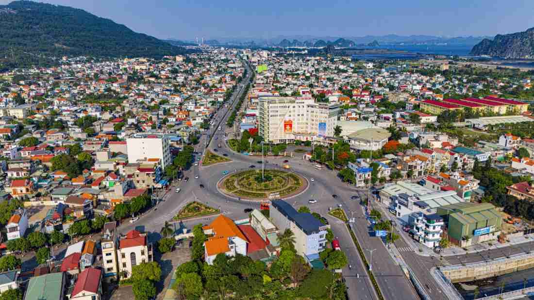 Quảng Ninh công nhận 3 khu vực đô thị loại II và loại III- Ảnh 1.