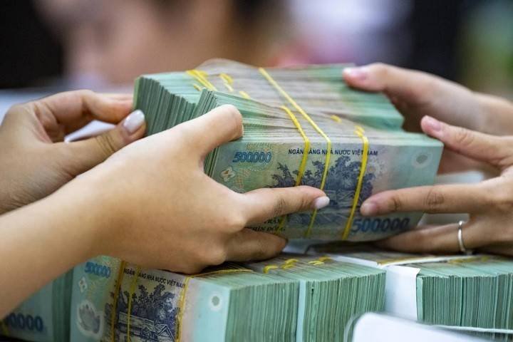 Lãi suất cho vay bình quân tăng 1,7% chỉ sau chưa đầy một năm: Thời kỳ “tiền rẻ” của ngân hàng dần khép lại- Ảnh 1.