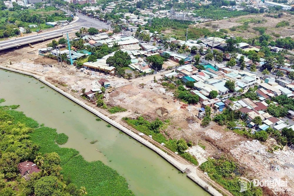 Đang giải phóng mặt bằng tại 2 phường của Đồng Nai để làm tuyến đường ven sông dài 4,6km- Ảnh 2. Đang giải phóng mặt bằng tại 2 phường của Đồng Nai để làm tuyến đường ven sông dài 4,6km- Ảnh 2.