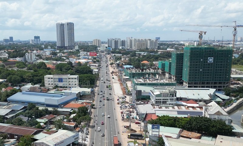 Giá căn hộ khu trung tâm TP.HCM lập đỉnh, dòng tiền ra vùng ven- Ảnh 2.