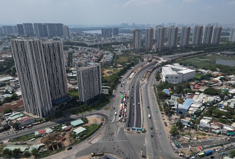 Giá căn hộ khu trung tâm TP.HCM lập đỉnh, dòng tiền ra vùng ven- Ảnh 1.