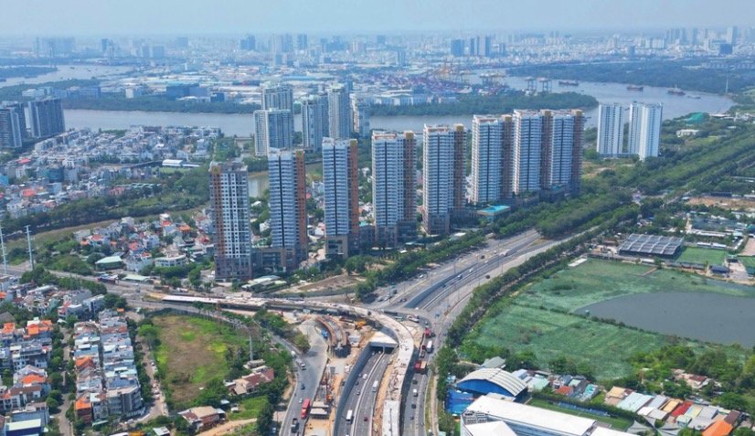 Nghịch lý “thanh khoản giảm, giá vẫn leo thang”