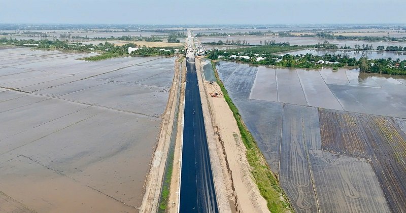 An Giang thúc tiến độ cao tốc 44.691 tỷ, yêu cầu không để giá vật liệu làm chậm tiến độ