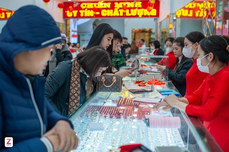 Lỗ nặng vì vàng, người mua nên làm gì?