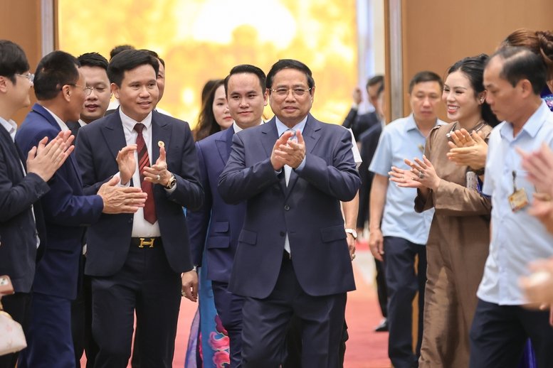 Thủ tướng chủ trì hội nghị thúc đẩy tăng trưởng hai con số