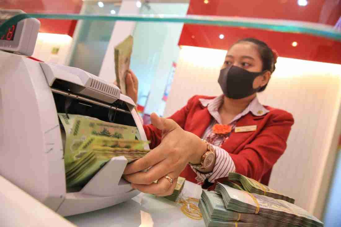 Ngân hàng lao vào cuộc đua CASA, áp lực giữ vốn giá rẻ ngày càng lớn