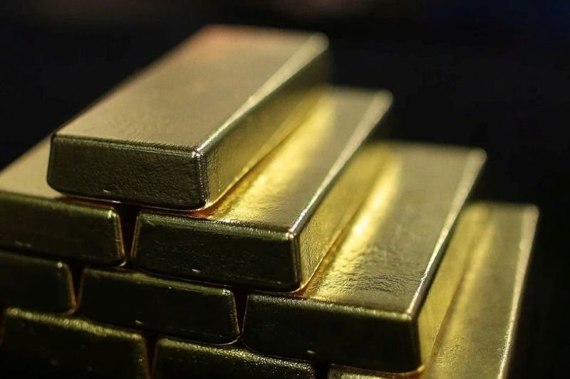 Giá vàng thế giới rơi thẳng đứng